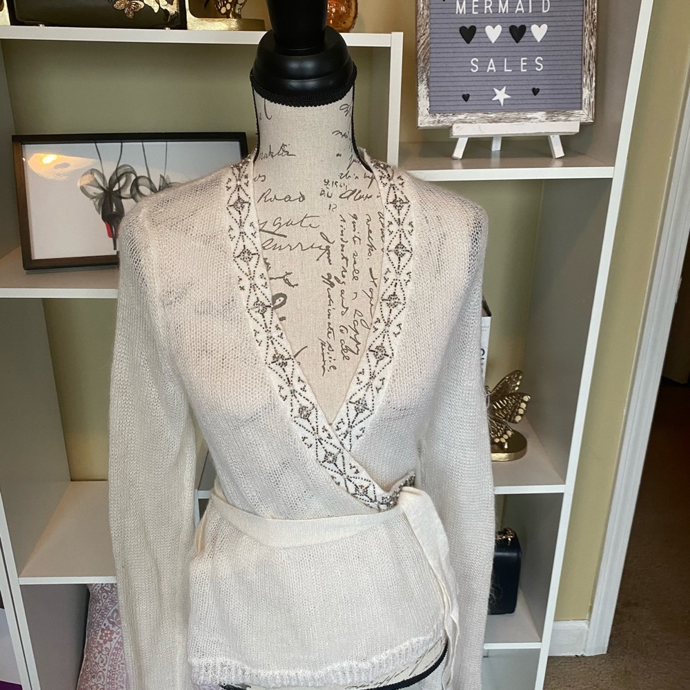 Beautiful Kenneth Cole wool sweater